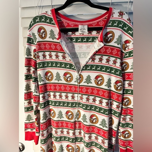 Buc-ee’s Unisex Festive 🎄❤️💚 Red and Green Holiday Onesie Size Medium - Picture 1 of 6